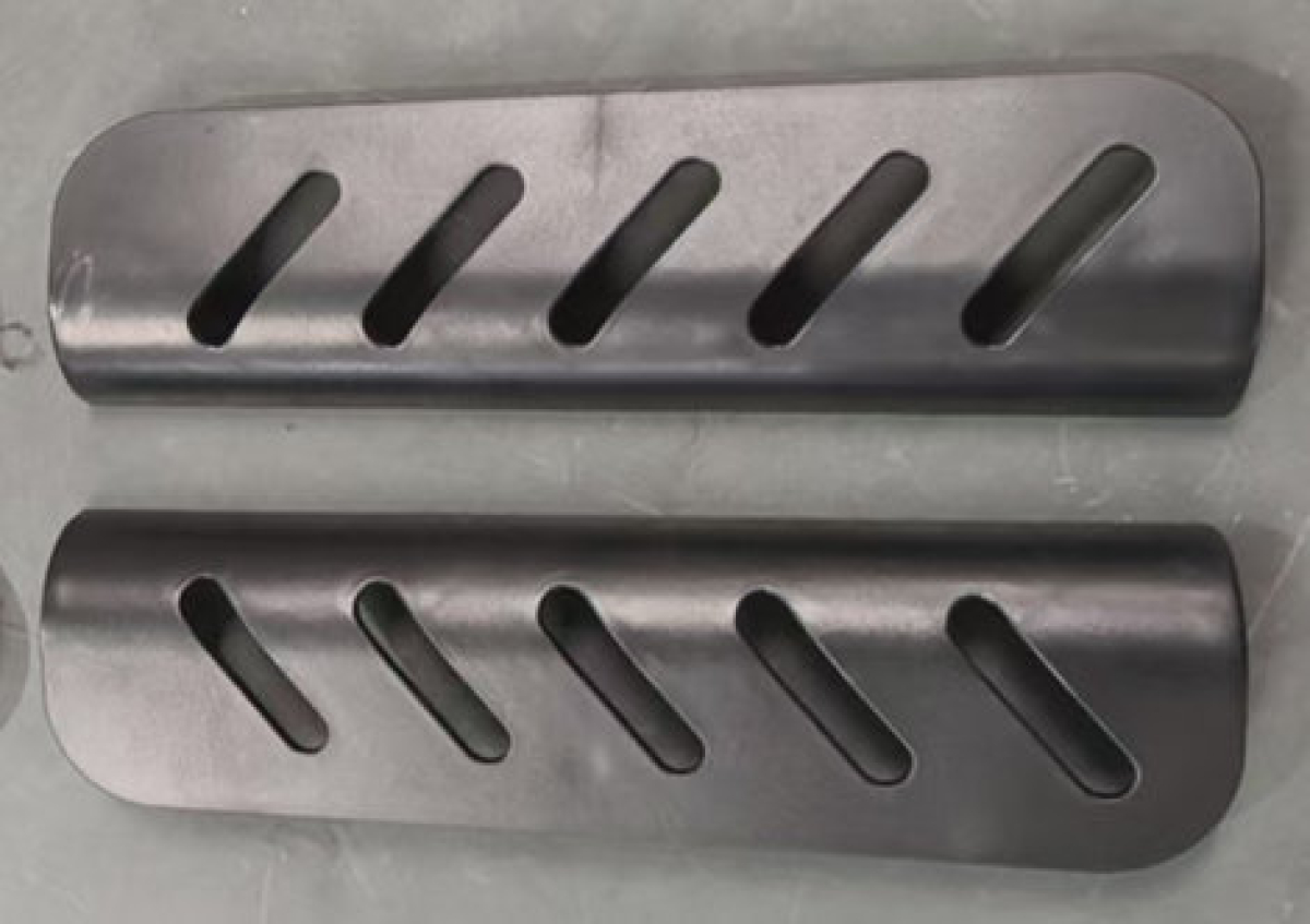 EB. MASKA DEKORATIVNA L/D (BN032