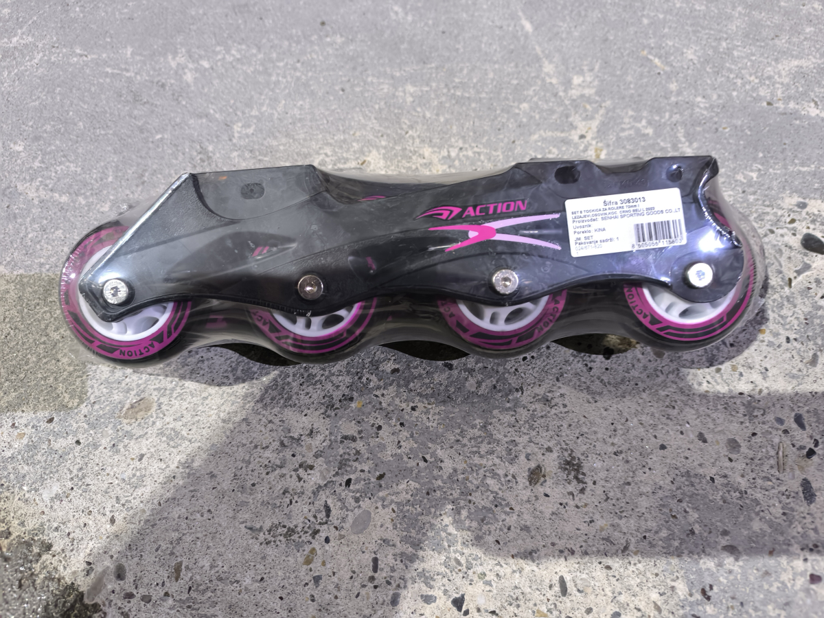 Set 8 tockica za rolere 72mm i lezajevi,osovin,koc. crno beli l 2023