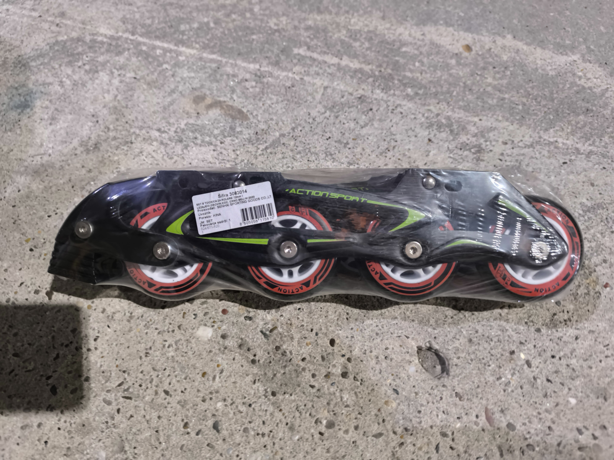 Set 8 tockica za rolere 72mm i lezajevi,osovin,koc. crno beli m 2023