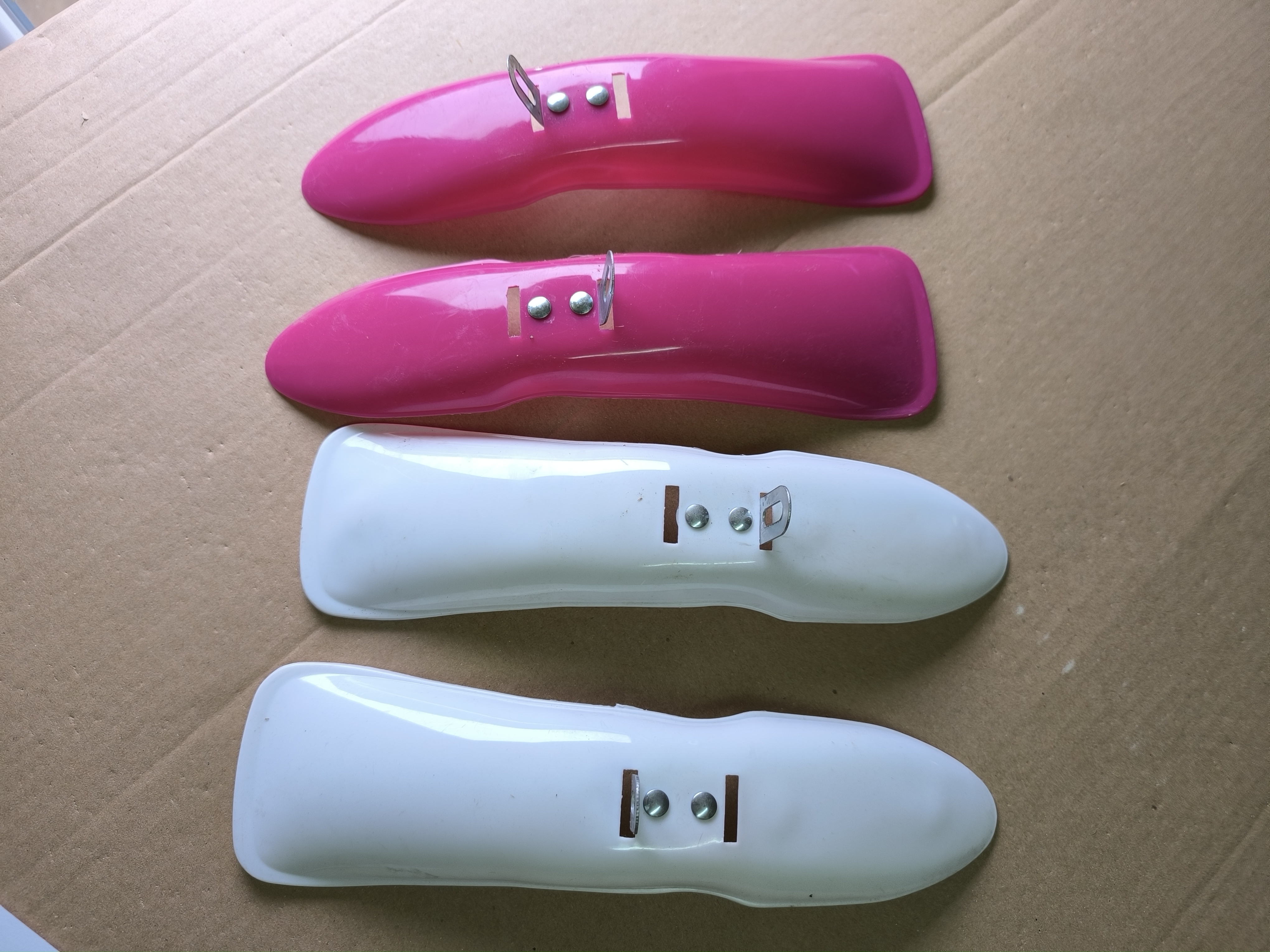 BLATOBRAN ZA DECIJE BICIKLE SA METALNIM DRZACEM 12" ROZA 2015