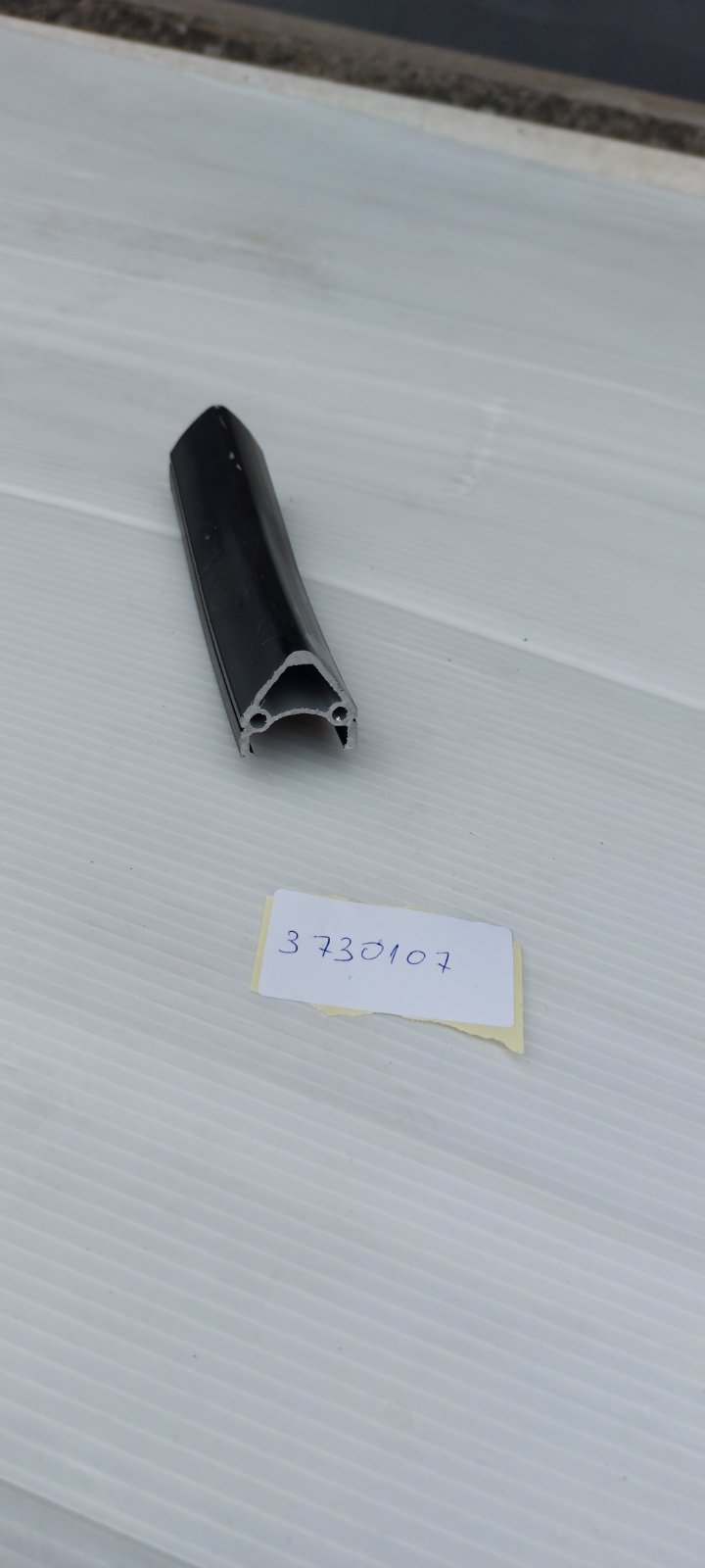 ALU PROFIL V3 24 CRNI ZA OBRUCEVE DUPLI ZID DUZ.4950mm DB0508-X3B