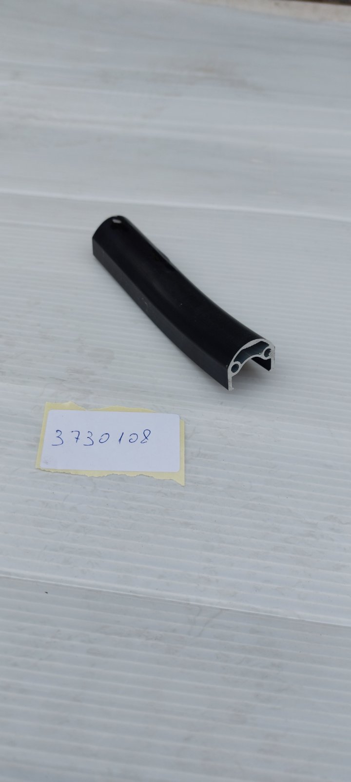 ALU PROFIL V1 26 CRNI ZA OBRUCEVE DUPLI ZID DUZ.5400mm DB0509-X1B