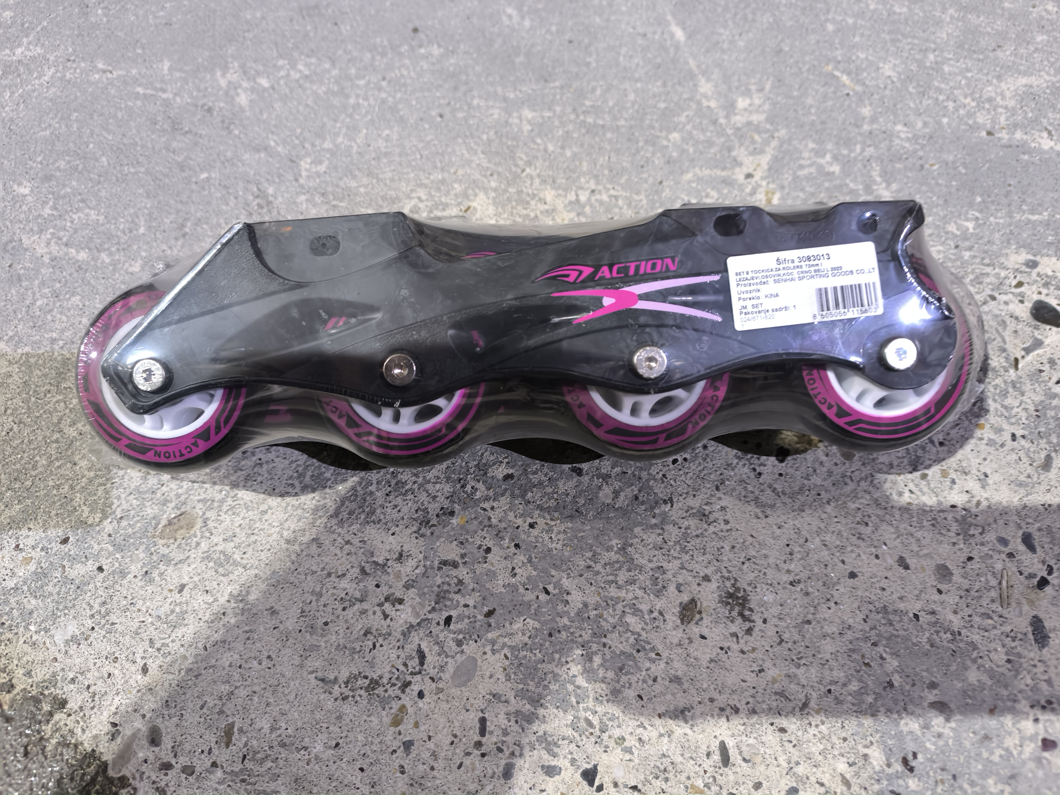 Set 8 tockica za rolere 72mm i lezajevi,osovin,koc. crno beli l 2023