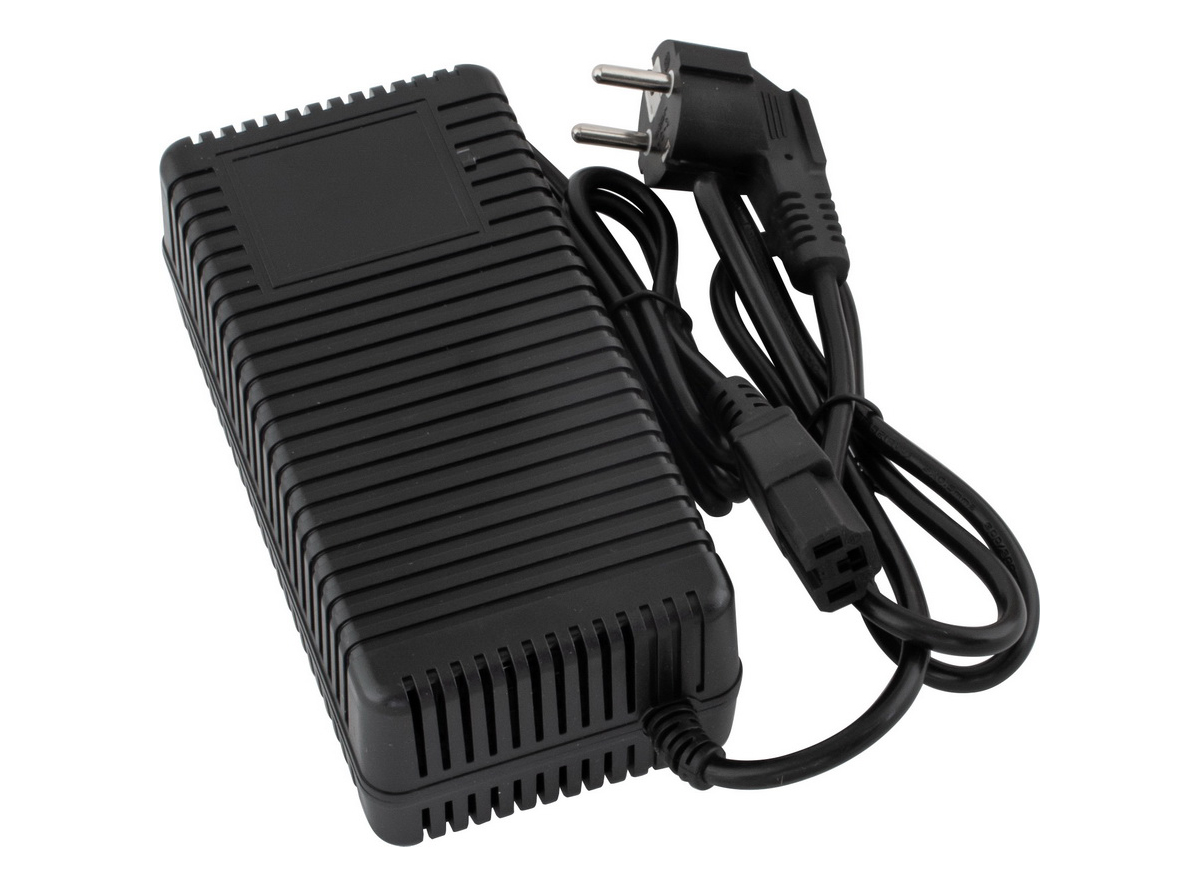 EB.PUNJAČ ZA OLOVNE BATERIJE 48V17-24AH/3A VENECO SPARK